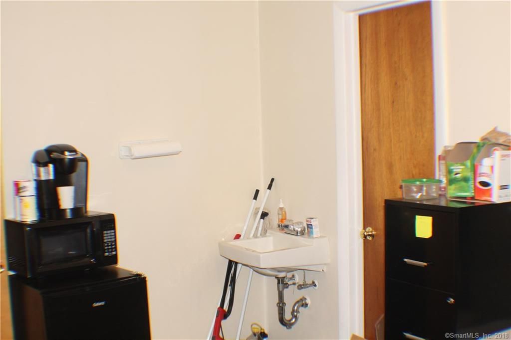 9 N Main St, Enfield, CT 06082